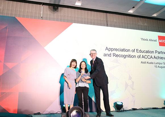 MCKL Students Top in Malaysia and the World for ACCA Papers
