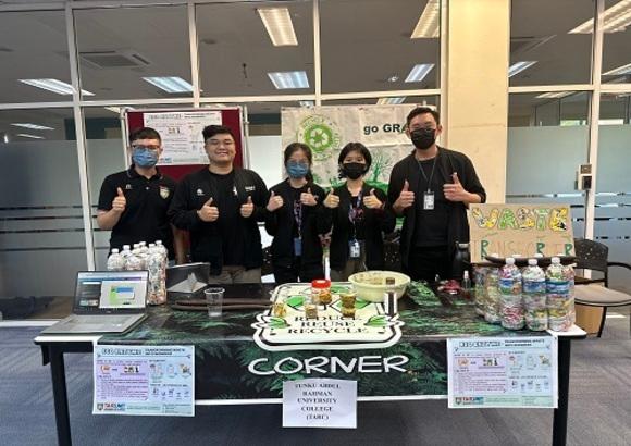 TAR UMT Business Students Excel in Science Showcase