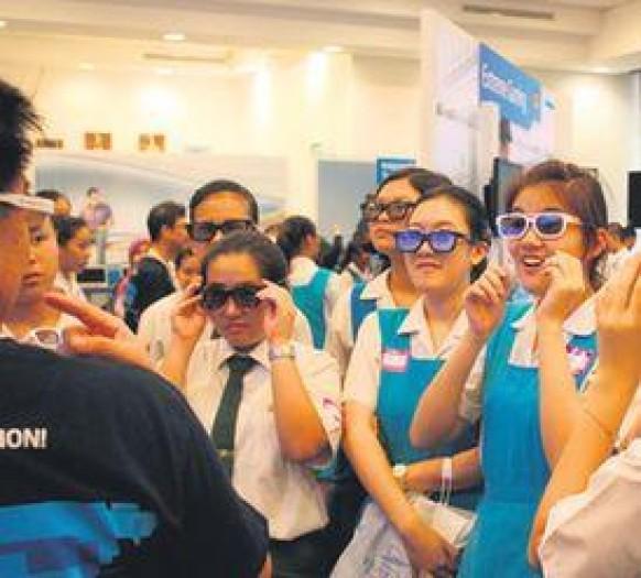 Students discover Science and Technology at Intel exhibition