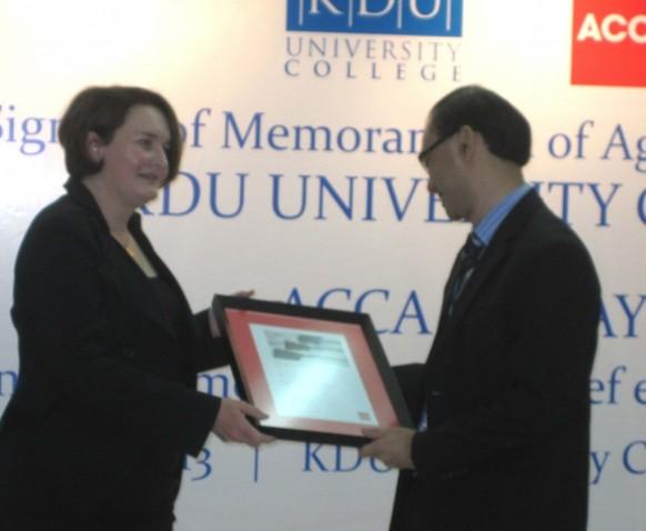 KDU University College and ACCA create quick pathway for accounting degree students