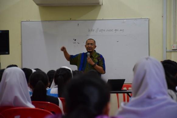 A wake-up call for SPM students to focus on English