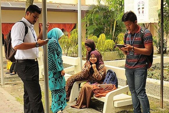 2000 plus students stranded without a scholarship