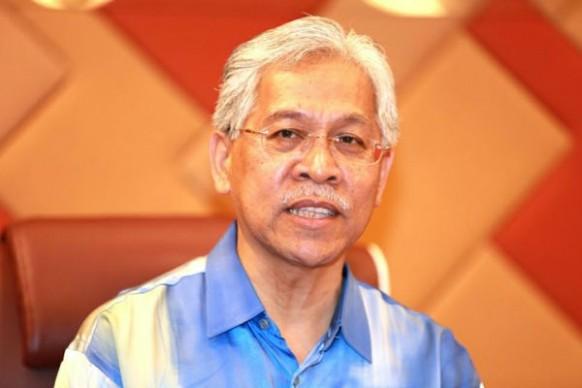 Education Minister pledges to help struggling university students