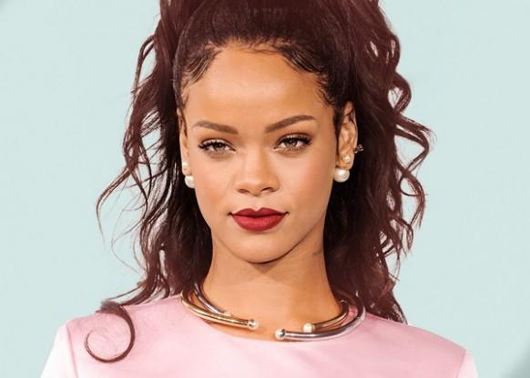 Rihanna provides scholarships for poor students