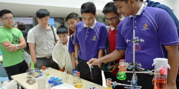600 students spellbound by science