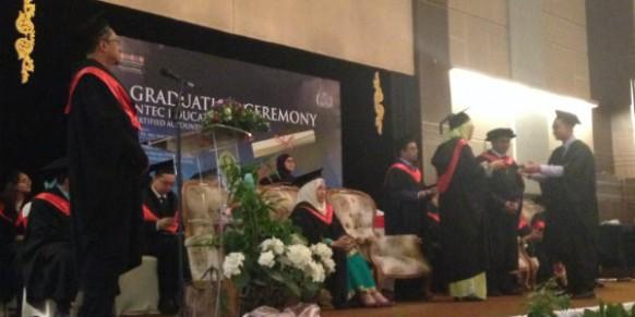 INTEC's first batch of accounting graduates