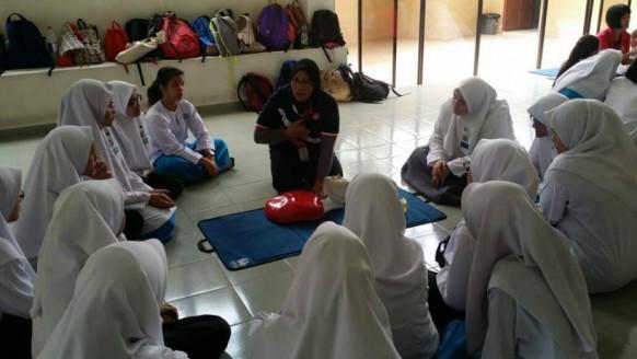 Ramsay Healthcare College teaching CPR to save lives